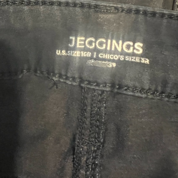 Chico’s Coated Slim Leg Waxed Jeans Jeggings Black Stretch Chico’s 3 is Size 16 - Picture 4 of 10